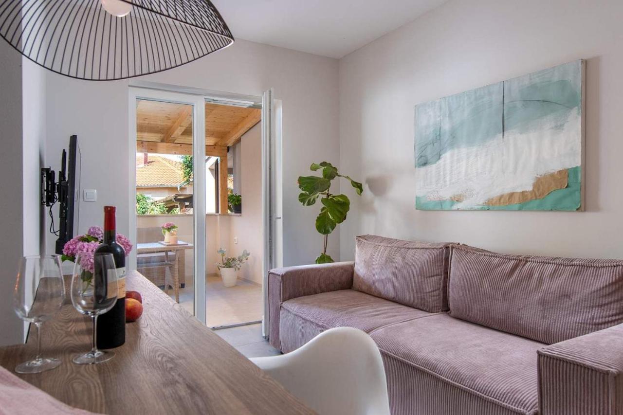 Studio Nevera * Pola